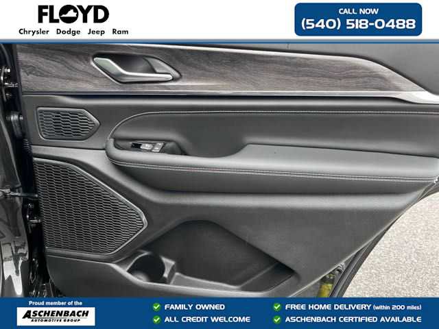 New 2025 Jeep Grand Cherokee L Overland w/ Luxury Tech Group IV image 34