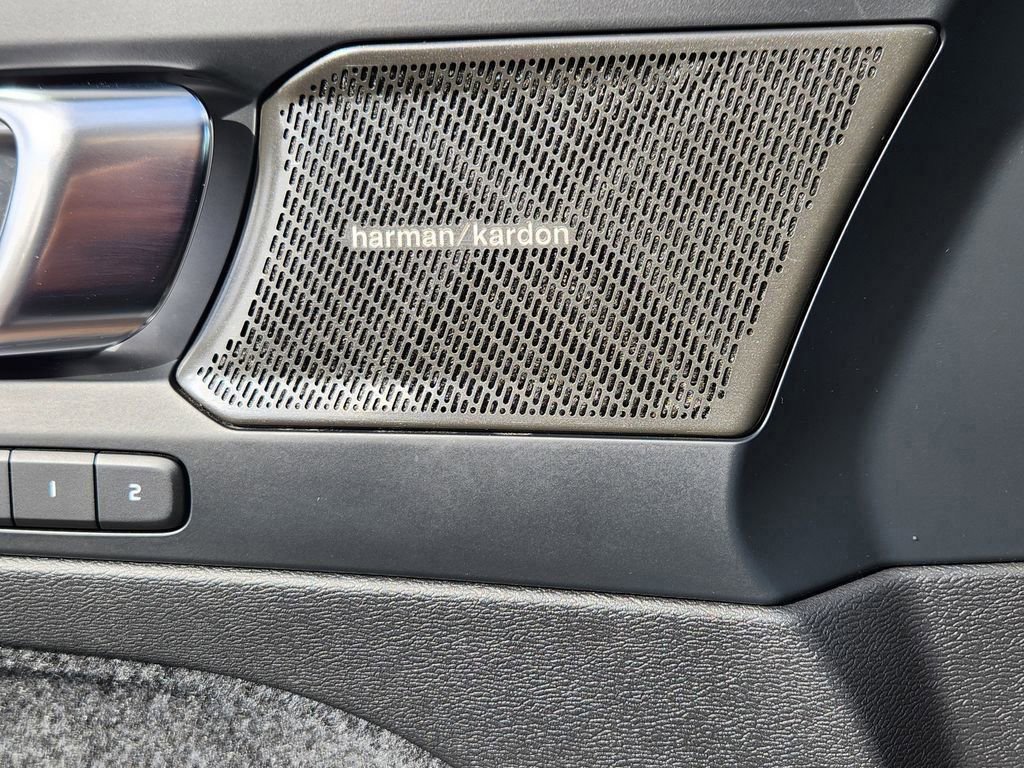 Used 2023 Volvo C40 P8 Recharge Ultimate w/ Protection Package Premier image 5