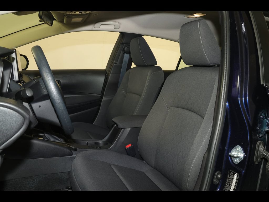 Used 2025 Toyota Corolla LE FWD image 9