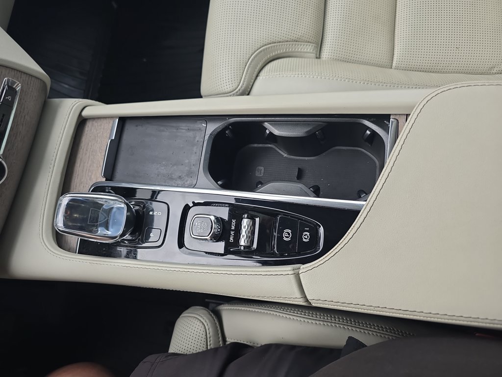 Used 2021 Volvo XC90 T8 Inscription w/ Advanced Package AWD/4WD image 29