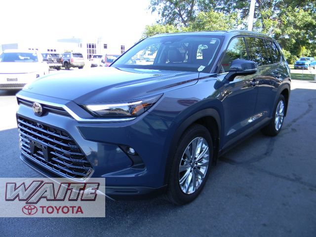 Used 2024 Toyota Grand Highlander AWD image 5