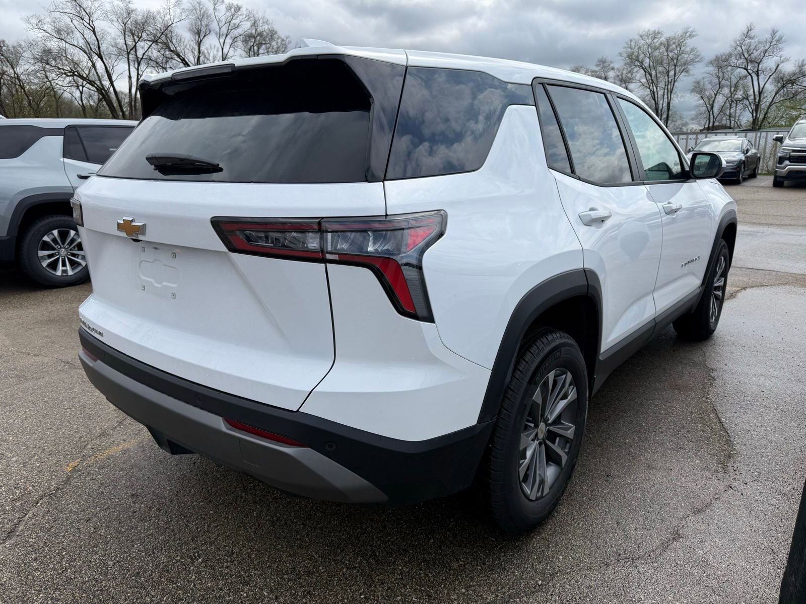 Used 2026 Chevrolet Equinox LT image 2