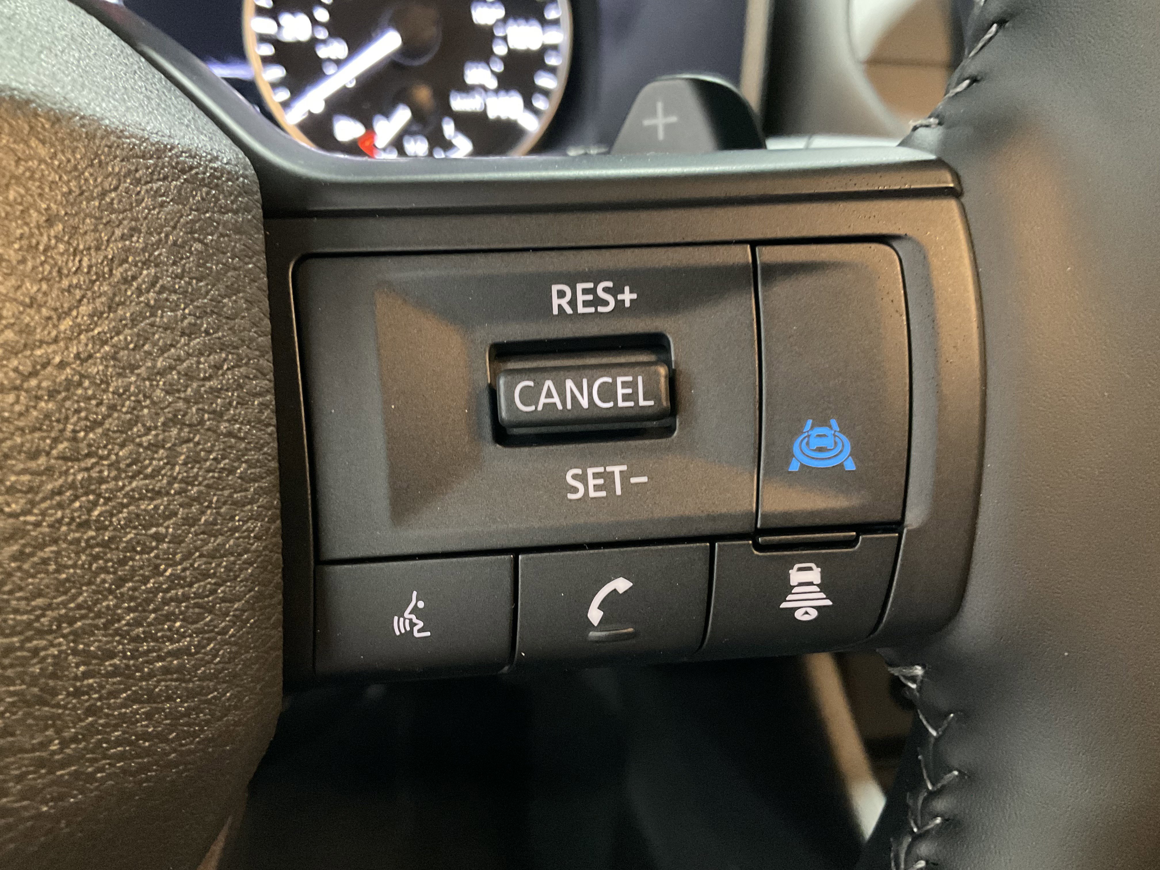 Used 2026 Nissan Rogue SV w/ SV Premium Package image 32