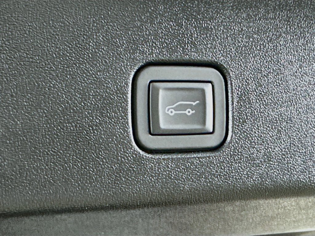 New 2027 Cadillac Optiq Premium Luxury w/ LPO, Floor Liner Package AWD/4WD image 35