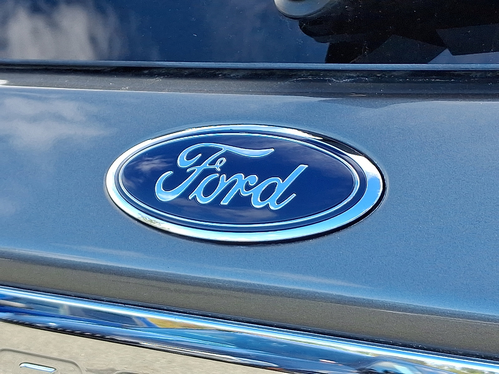 Certified 2022 Ford Explorer XLT w/ Equipment Group 202A image 31