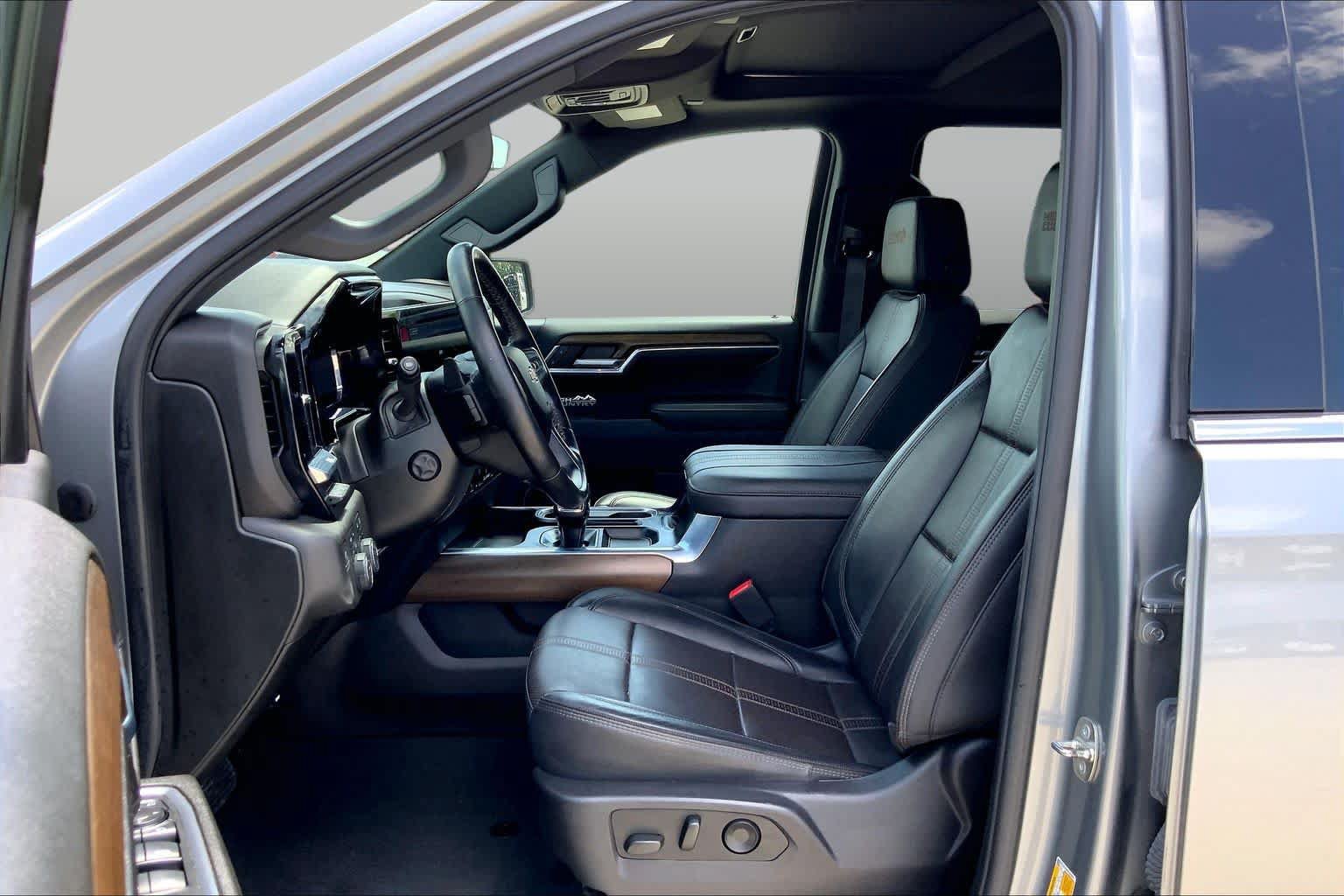 Certified 2023 Chevrolet Silverado 1500 High Country w/ High Country Premium Package AWD/4WD image 8