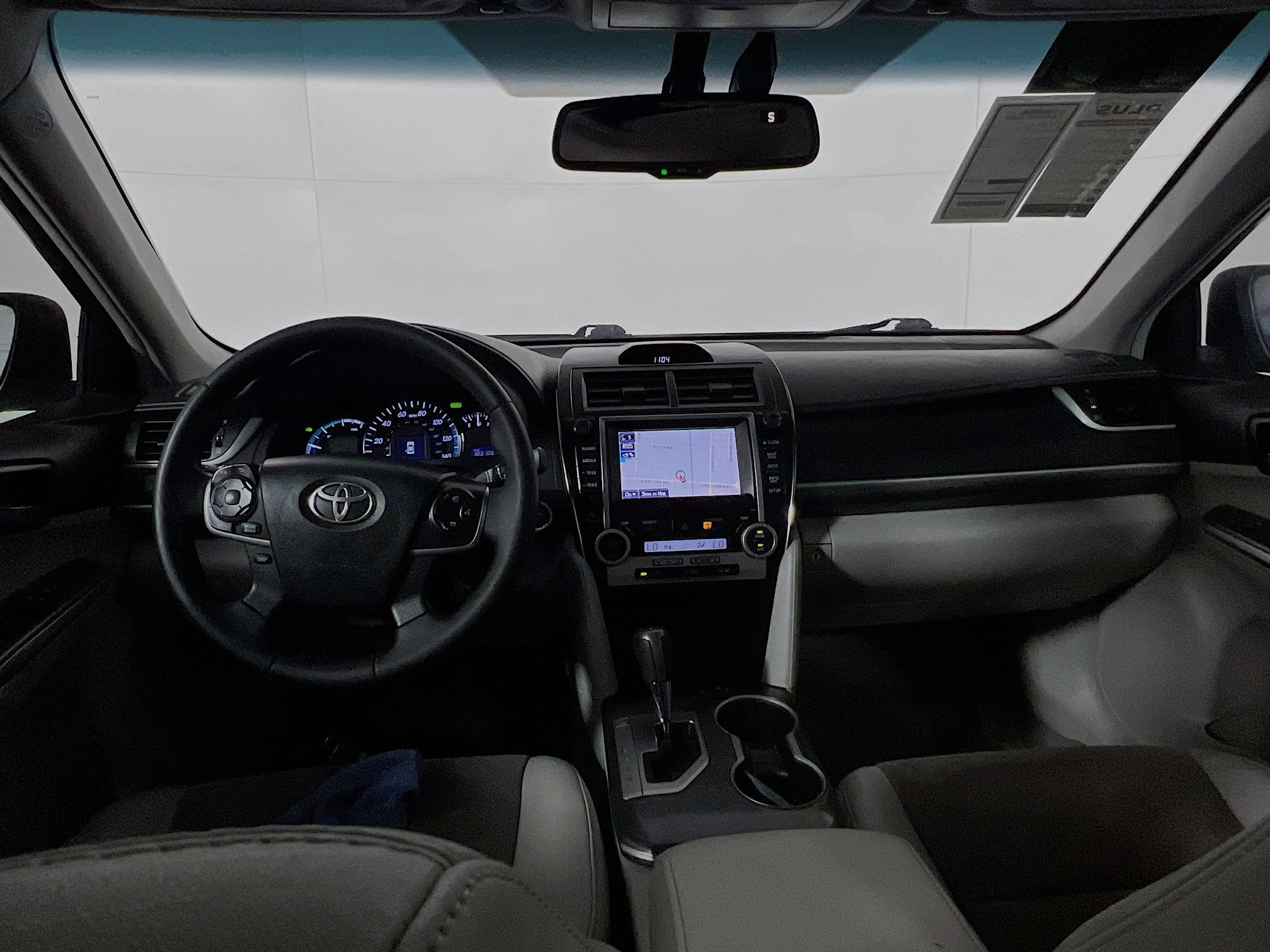 Used 2014 Toyota Camry XLE w/ Leather Package FWD image 30