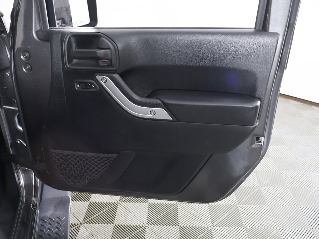 Used 2018 Jeep Wrangler Unlimited Sahara AWD/4WD image 18