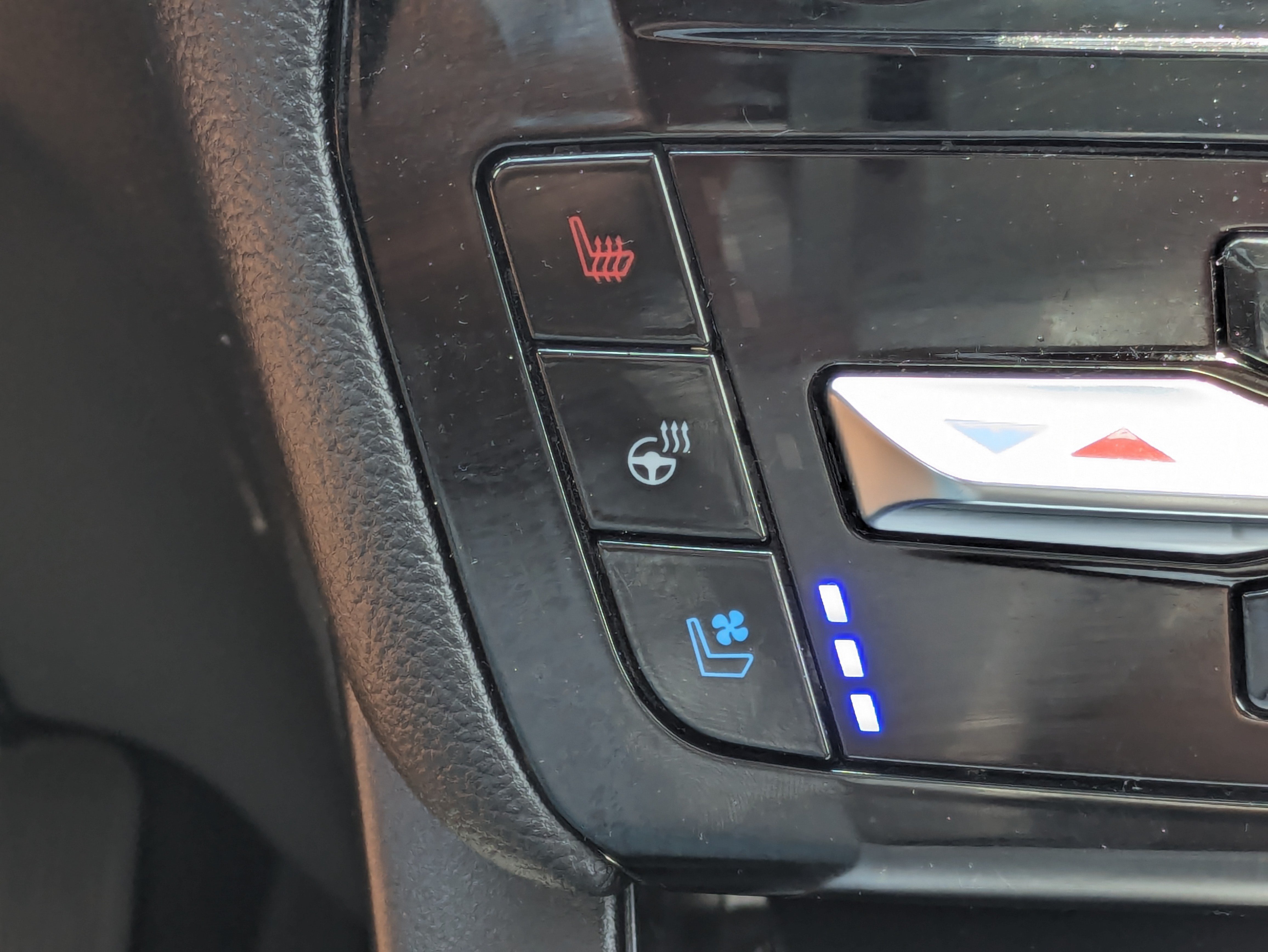 Used 2022 Ford Explorer ST w/ Equipment Group 401A AWD/4WD image 19
