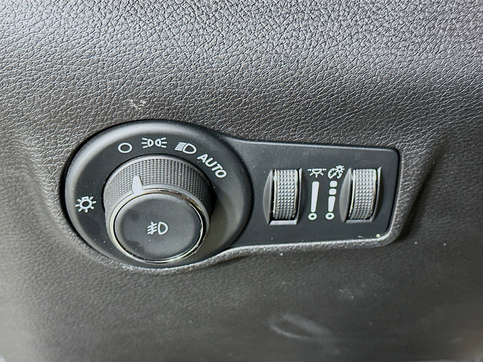 Used 2025 Jeep Compass Limited image 17