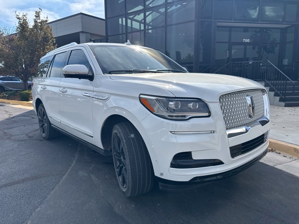 Used 2024 Lincoln Navigator Reserve AWD/4WD image 3
