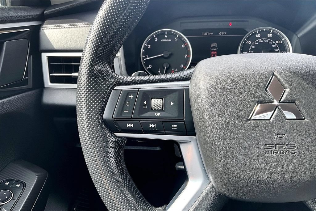Used 2025 Mitsubishi Outlander ES AWD/4WD image 18