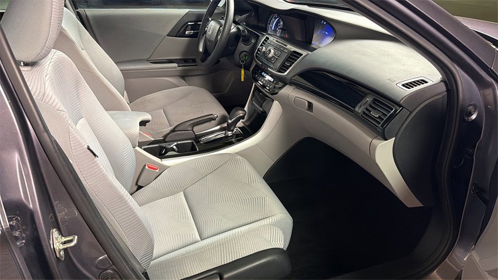 Used 2017 Honda Accord LX image 9