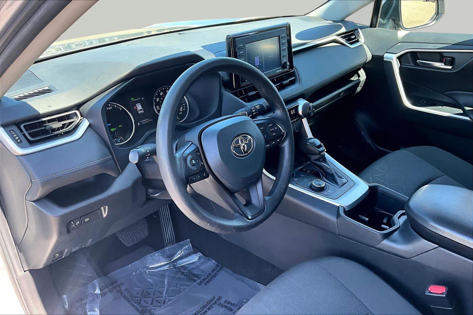 Used 2022 Toyota RAV4 XLE AWD/4WD image 17