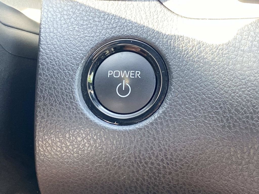 Used 2025 Toyota Camry SE w/ Convenience Package FWD image 28
