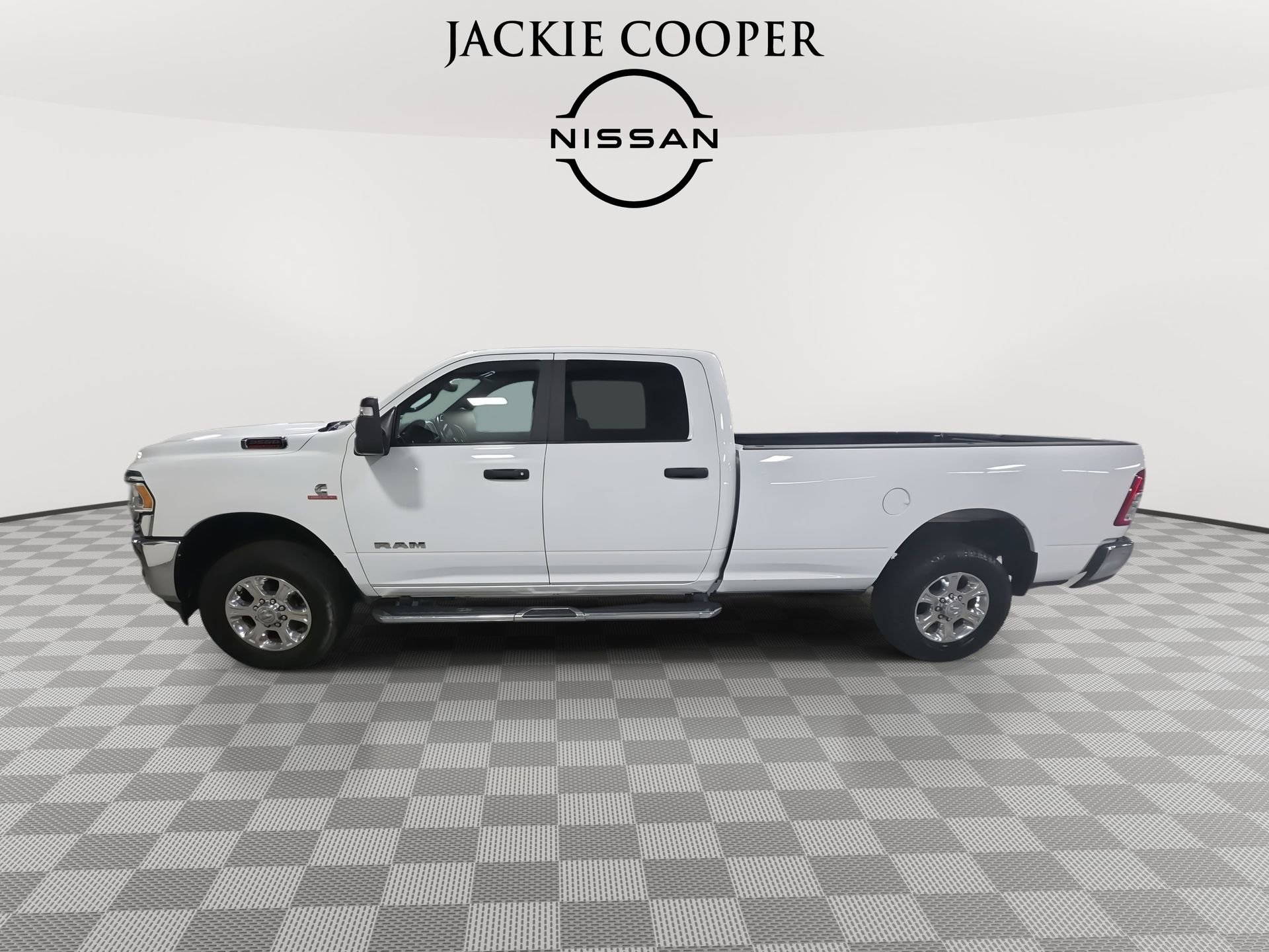 Used 2024 RAM 3500 Big Horn image 8