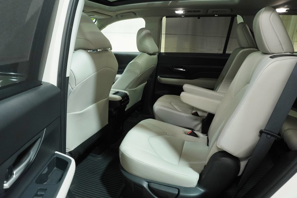 Used 2024 Toyota Grand Highlander AWD image 13