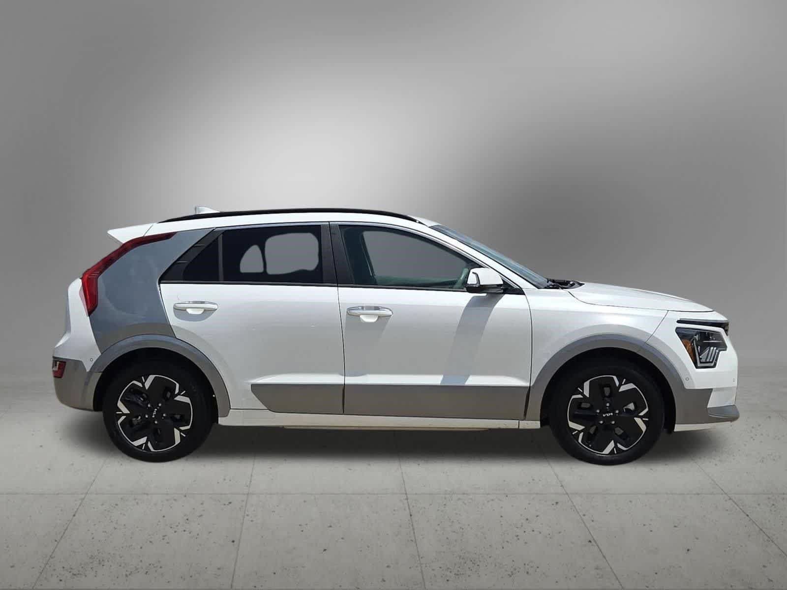 Certified 2023 Kia Niro Wave w/ Wave Preserve Package FWD image 7