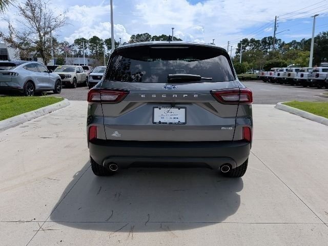 Certified 2025 Ford Escape ST-Line Select AWD/4WD image 7