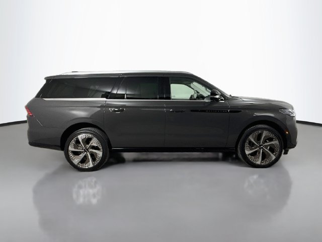 Used 2025 Lincoln Navigator L Black Label AWD/4WD image 4