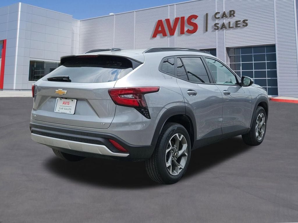 Used 2025 Chevrolet Trax LT w/ LT Convenience Package FWD image 6