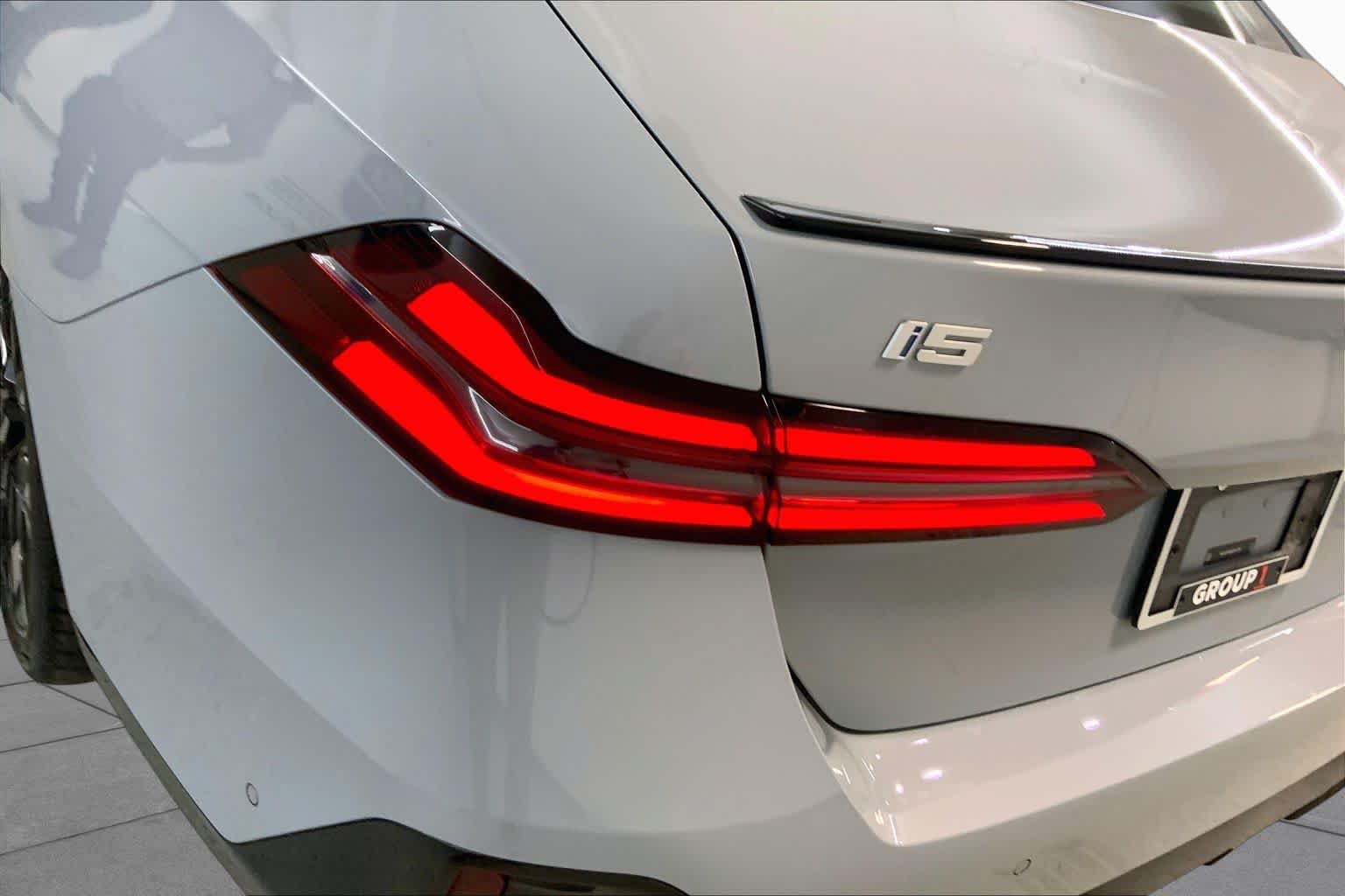 Used 2024 BMW i5 eDrive40i w/ Executive Package RWD image 27