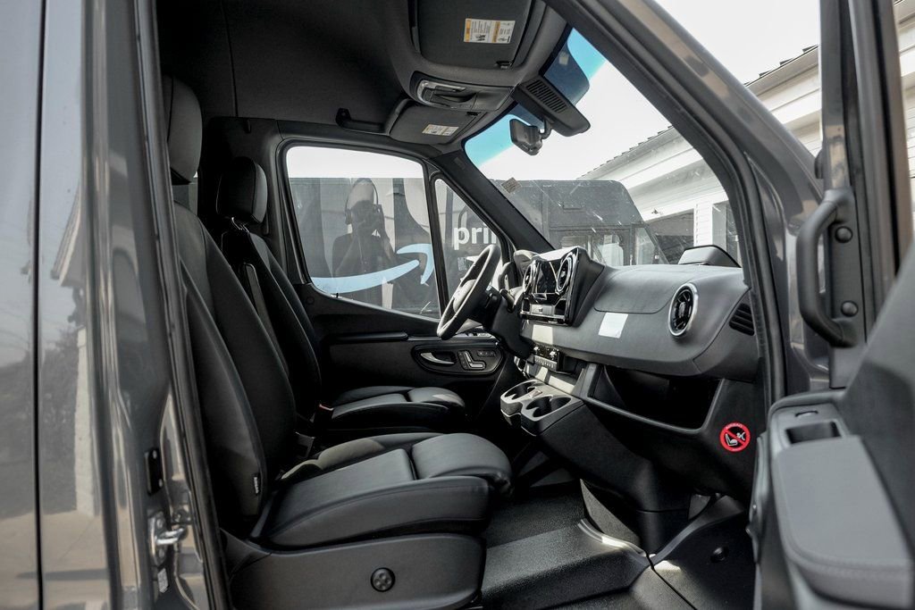 Used 2025 Mercedes-Benz Sprinter 2500 image 22