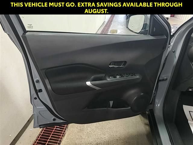 Used 2024 Nissan Kicks SV FWD image 5