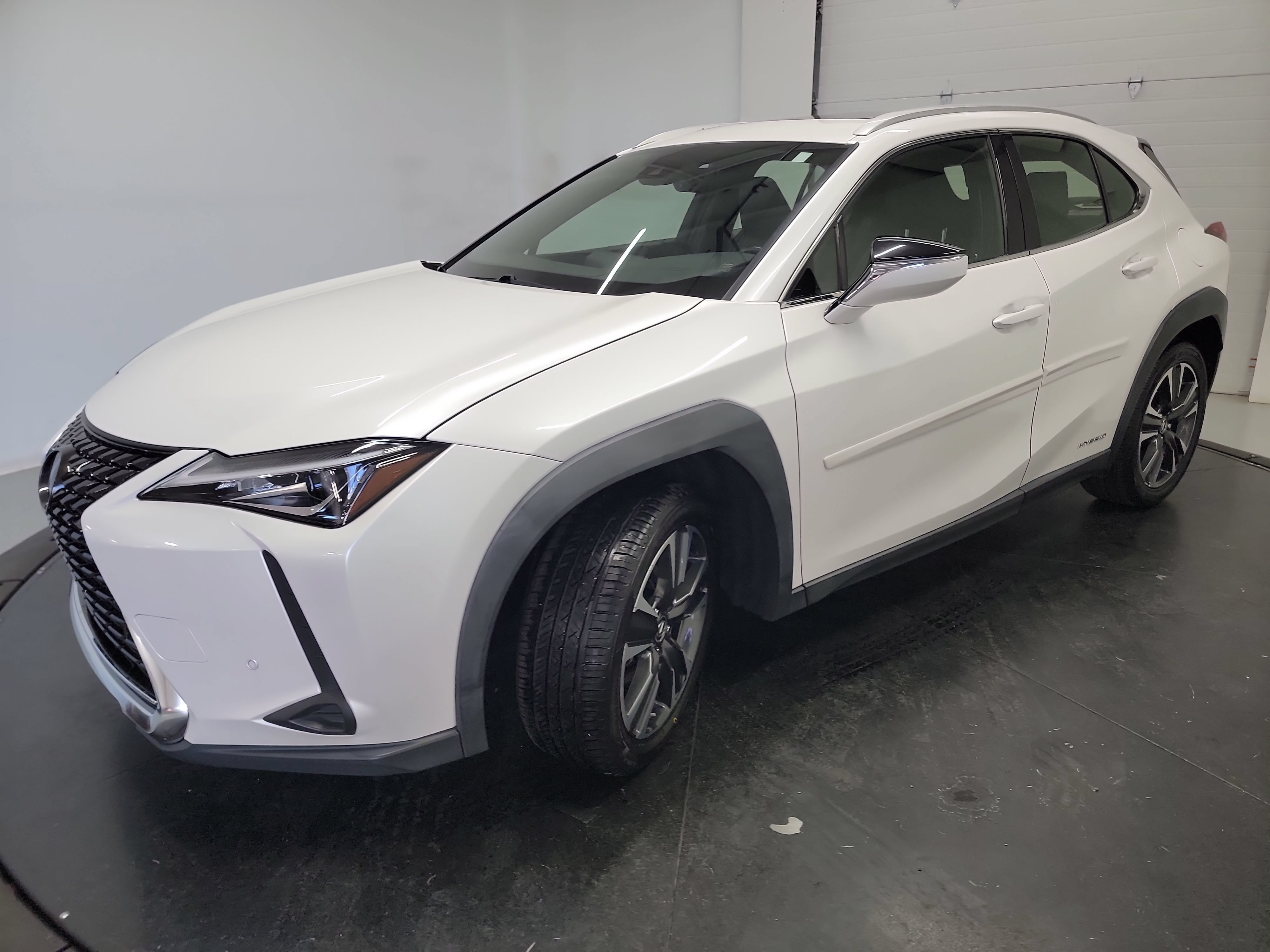 Used 2019 Lexus UX 250h AWD/4WD image 3