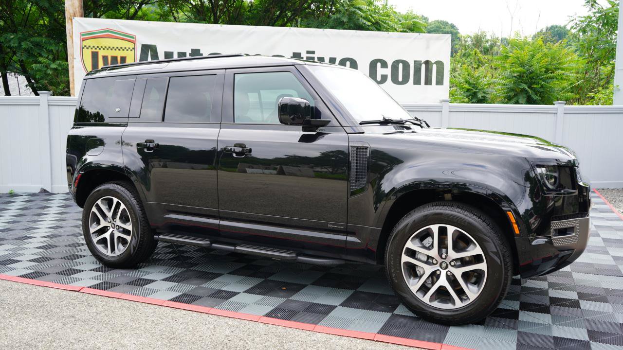 Used 2021 Land Rover Defender 110 X-Dynamic SE AWD/4WD image 4