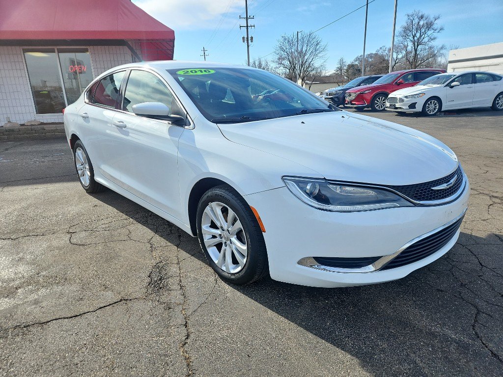 Used 2016 Chrysler 200 Limited image 6
