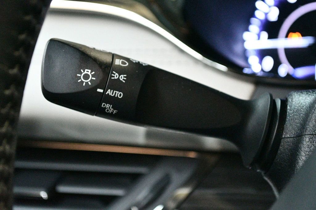 Used 2013 Toyota Avalon XLE Premium FWD image 56