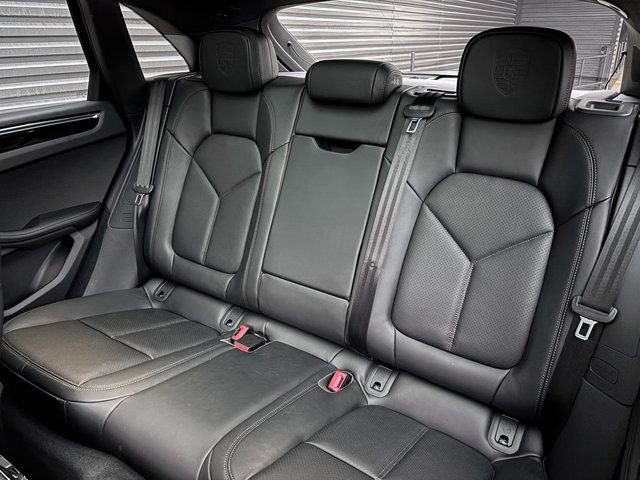 Certified 2026 Porsche Macan image 24