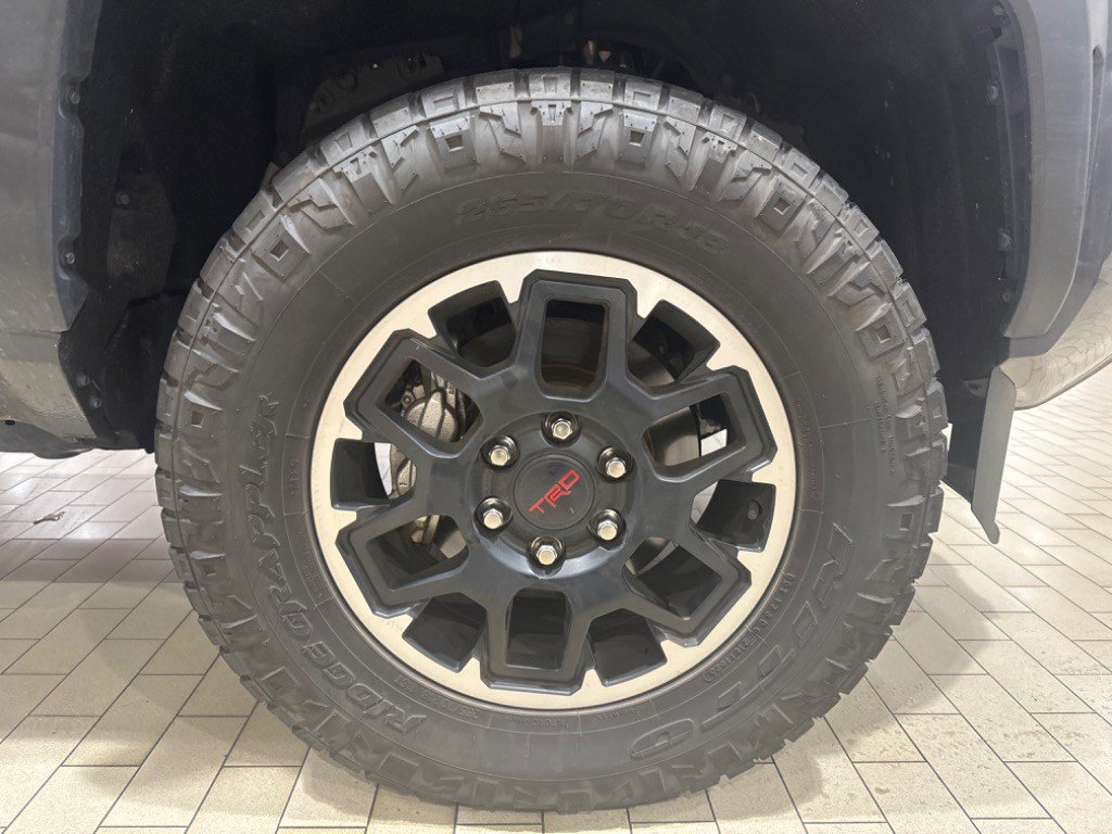 Certified 2025 Toyota Tacoma TRD Off-Road AWD/4WD image 5