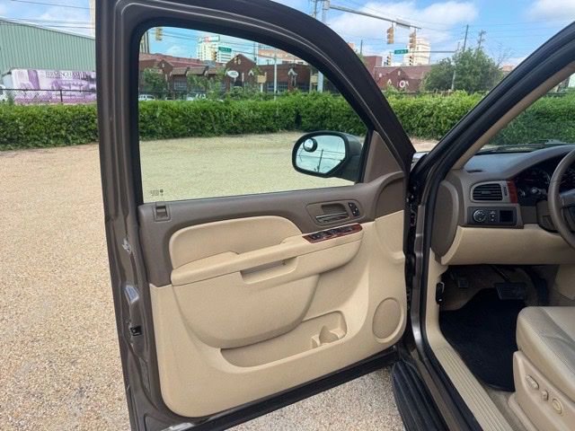 Used 2011 Chevrolet Tahoe LT RWD image 18