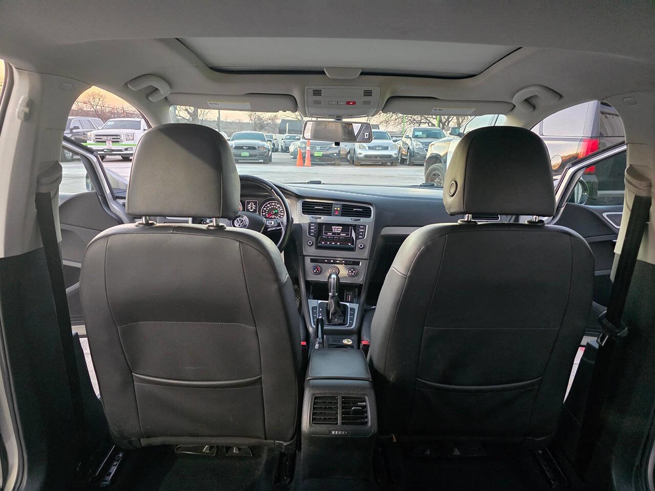 Used 2015 Volkswagen Golf S image 23