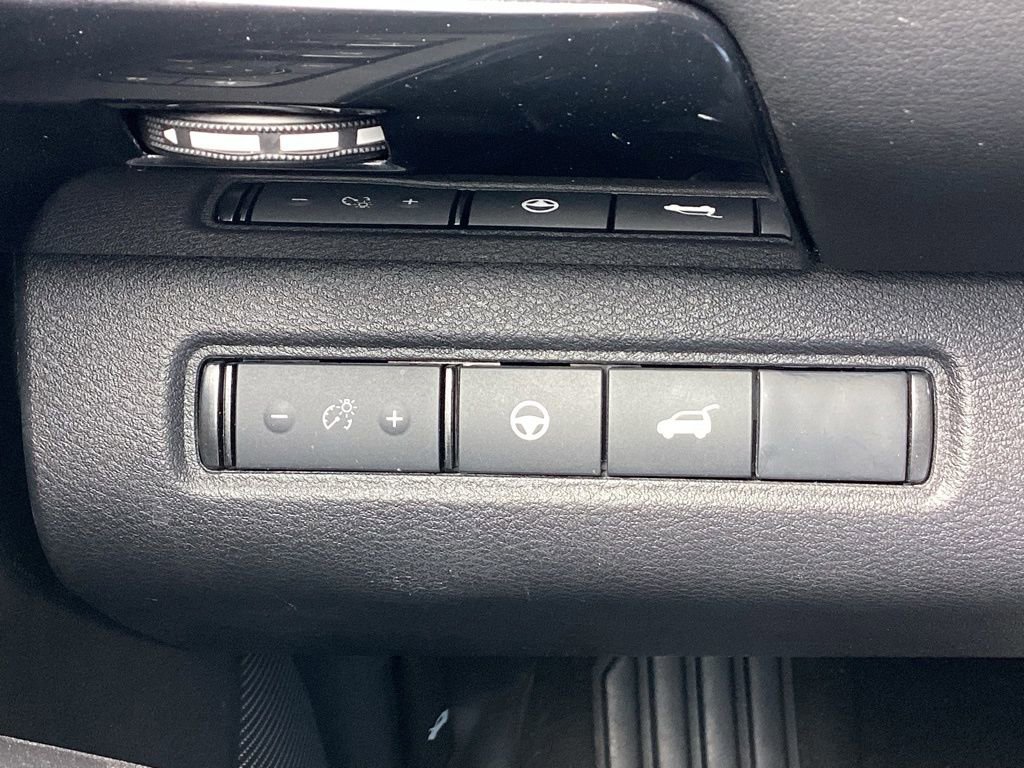 Used 2025 Nissan Pathfinder SV AWD/4WD image 30