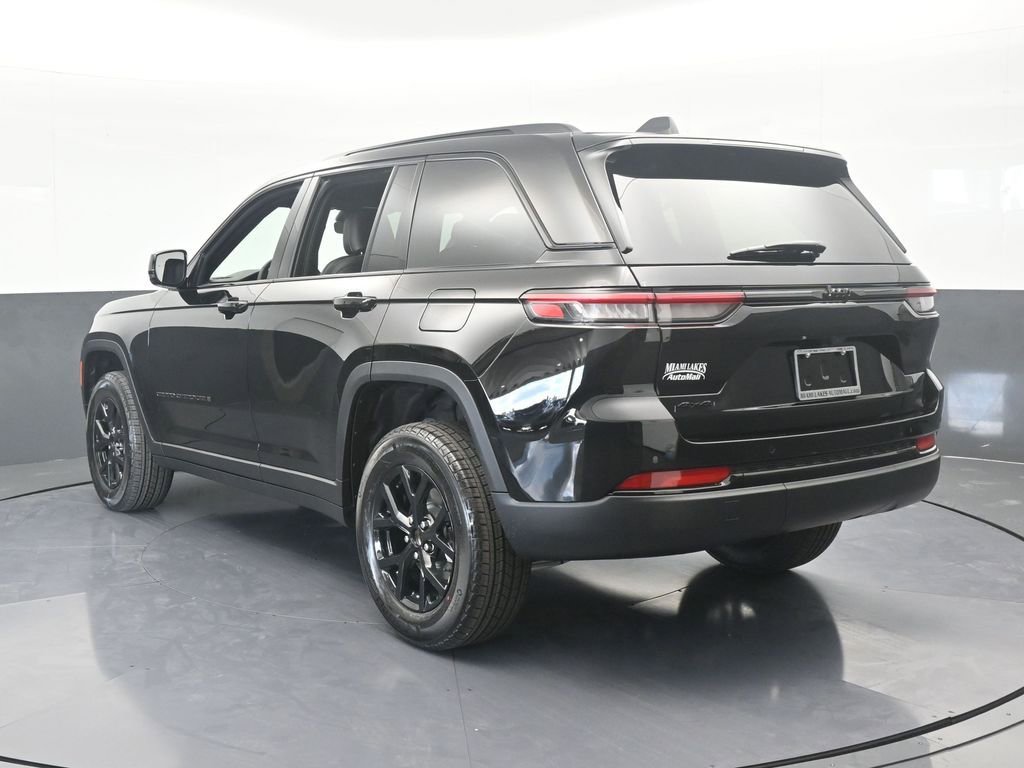 New 2025 Jeep Grand Cherokee Laredo image 4