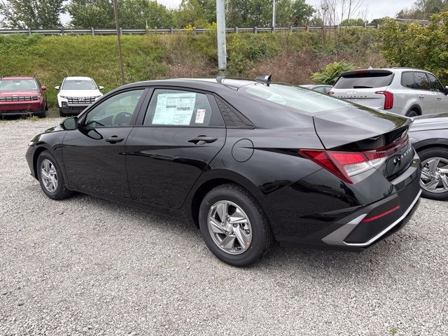 New 2026 Hyundai Elantra SE FWD image 3