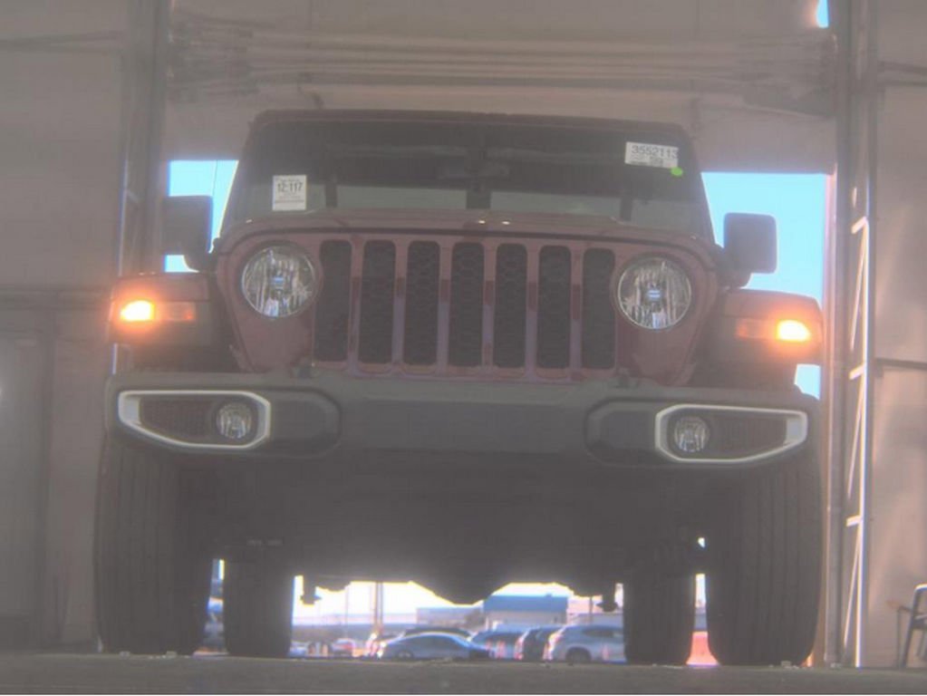 Used 2022 Jeep Gladiator Sport image 2