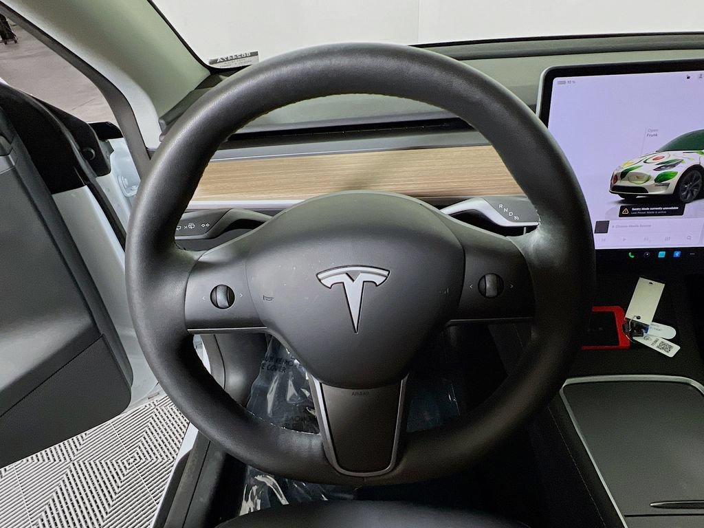 Used 2025 Tesla Model Y Long Range AWD/4WD image 9