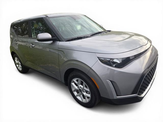 Used 2025 Kia Soul LX FWD image 1