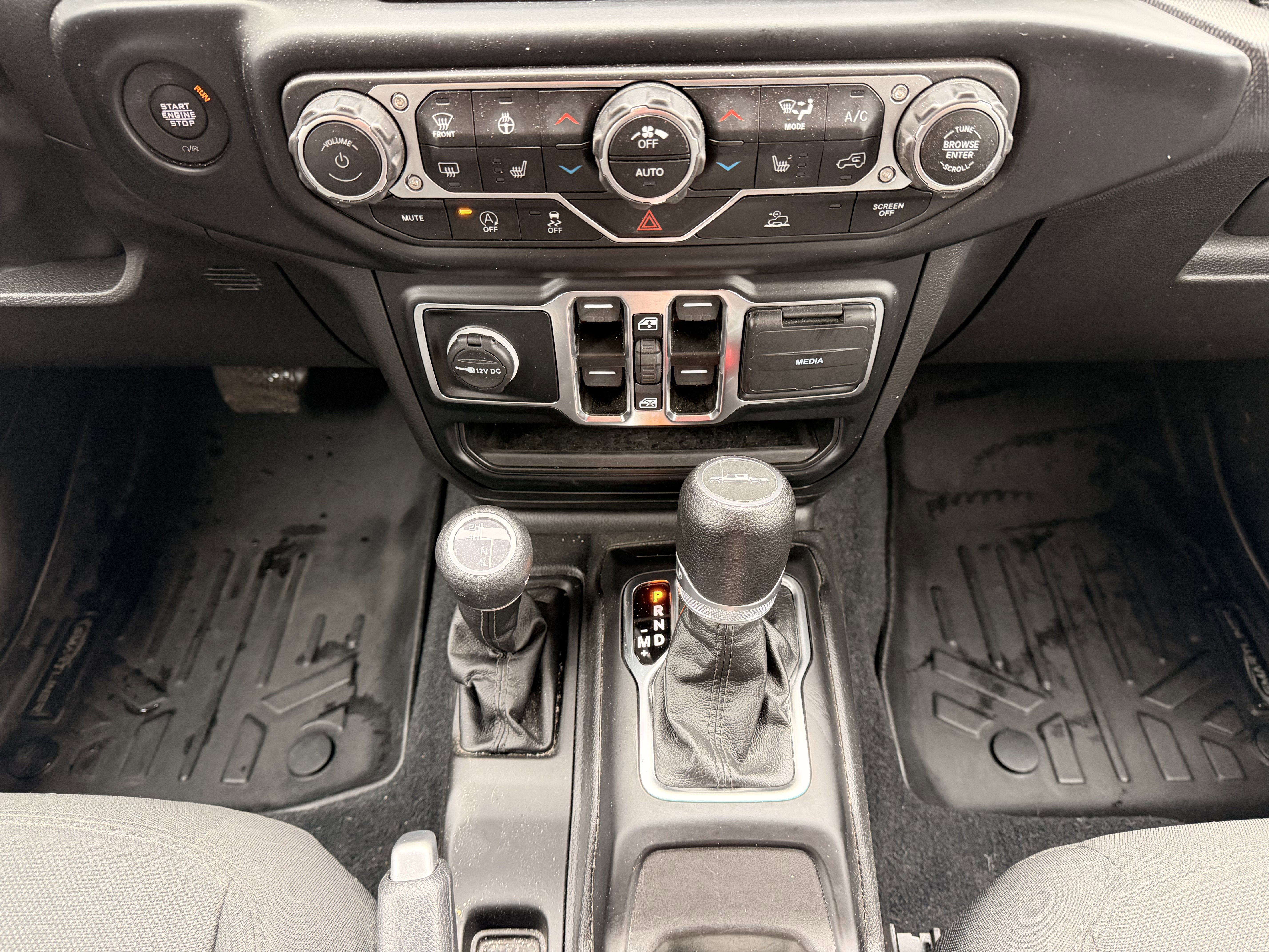 Used 2023 Jeep Gladiator Sport image 19