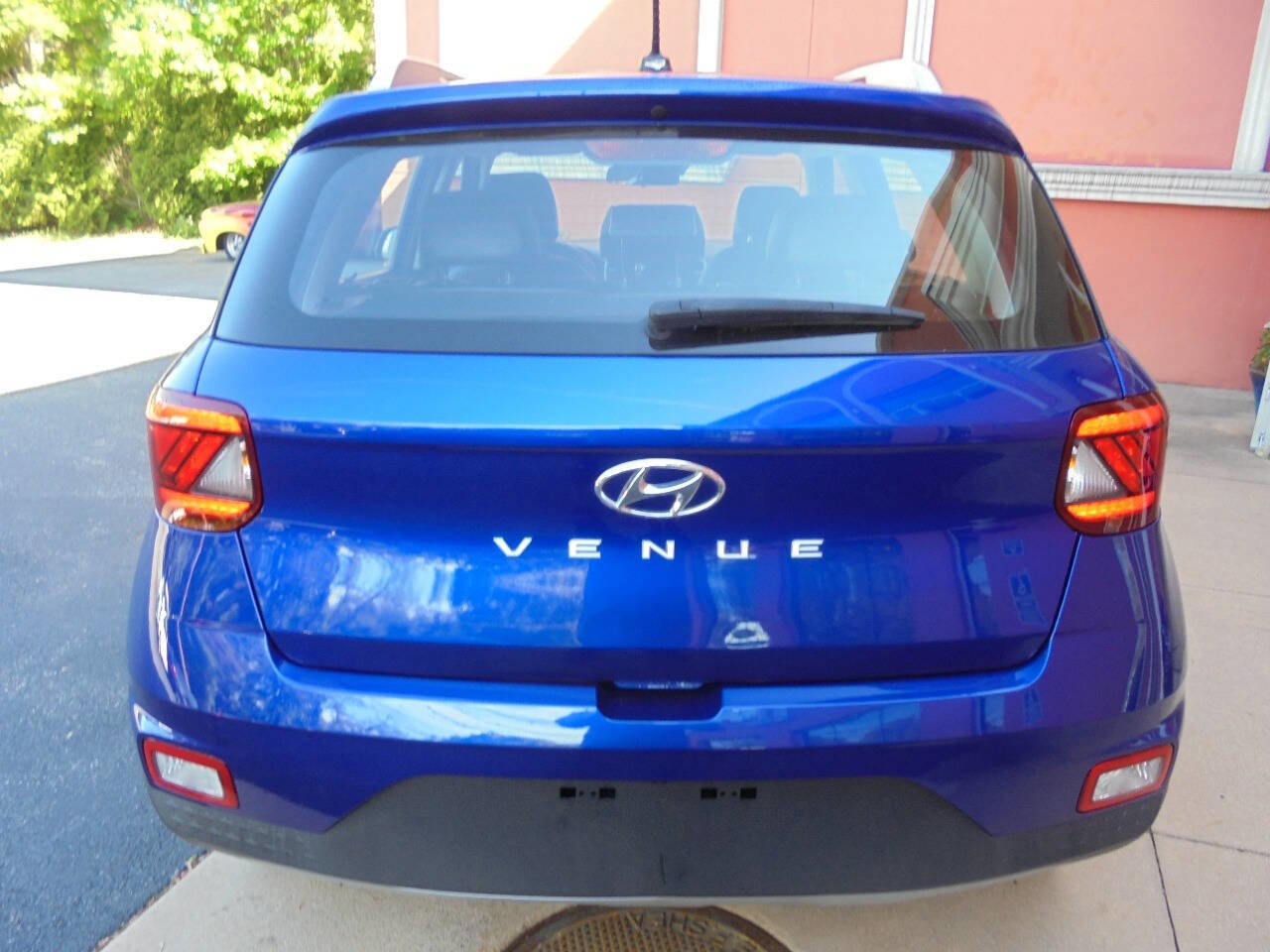 Used 2024 Hyundai Venue Limited FWD image 27