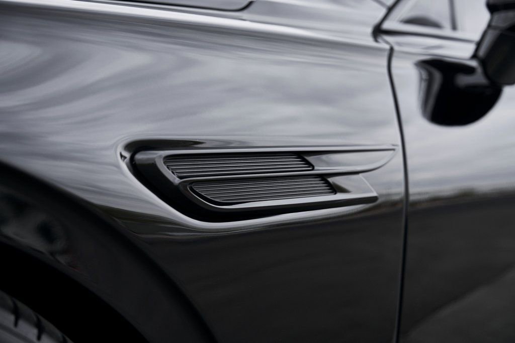 Used 2025 Bentley Flying Spur Plug-In Hybrid image 9