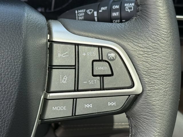 Certified 2024 Toyota Sienna XLE FWD image 15