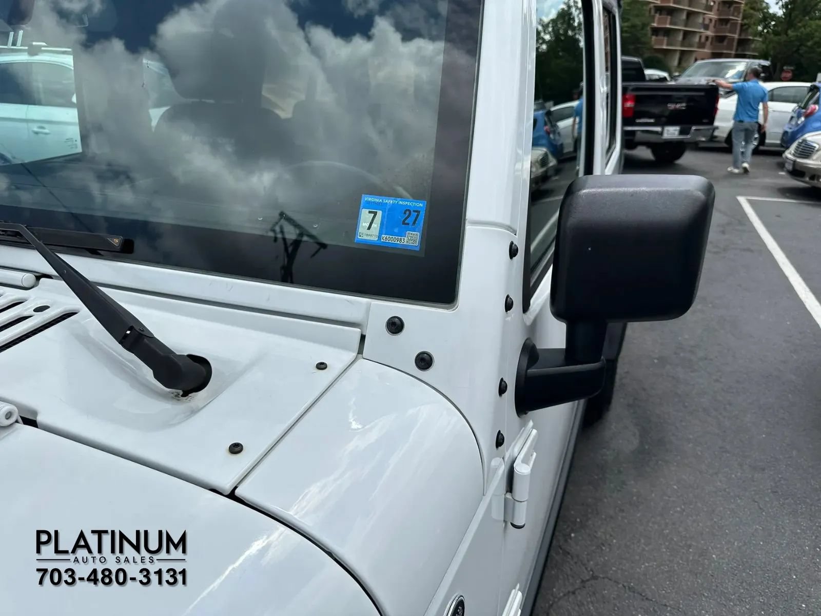 Used 2017 Jeep Wrangler Unlimited Rubicon w/ Connectivity Group AWD/4WD image 9