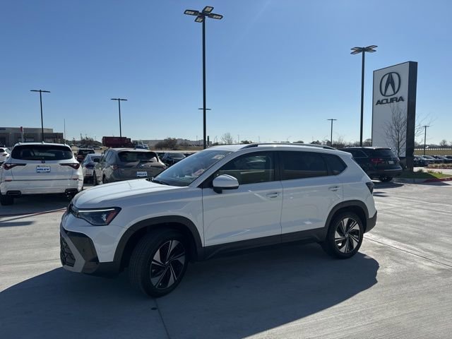 Used 2025 Volkswagen Taos SE image 4