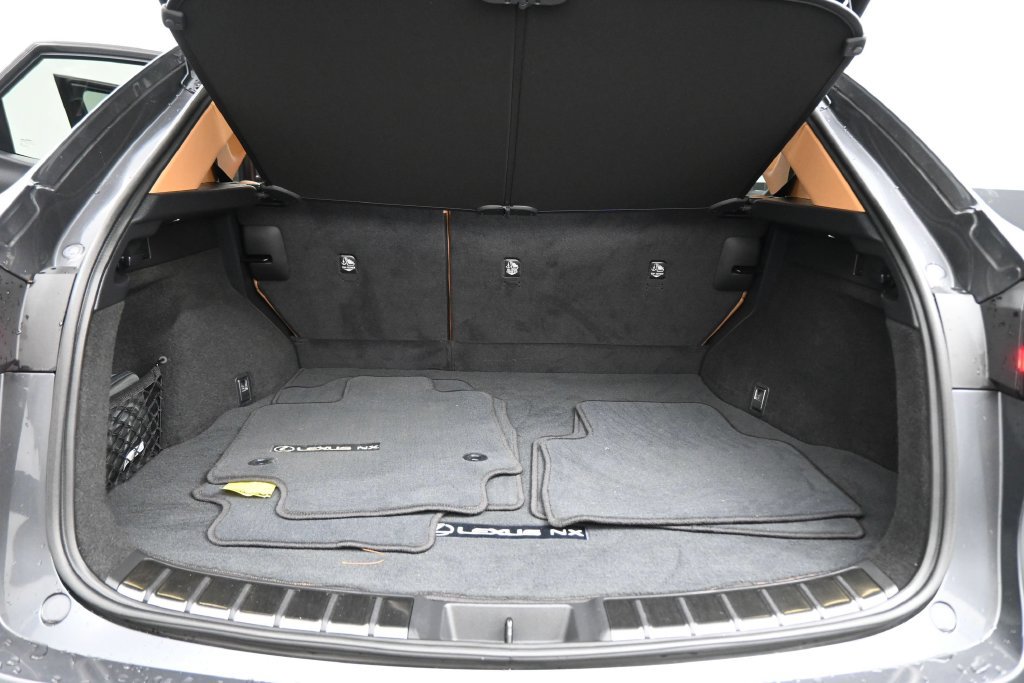 Used 2024 Lexus NX 250 FWD w/ Towing Package (2000 Lbs) image 18