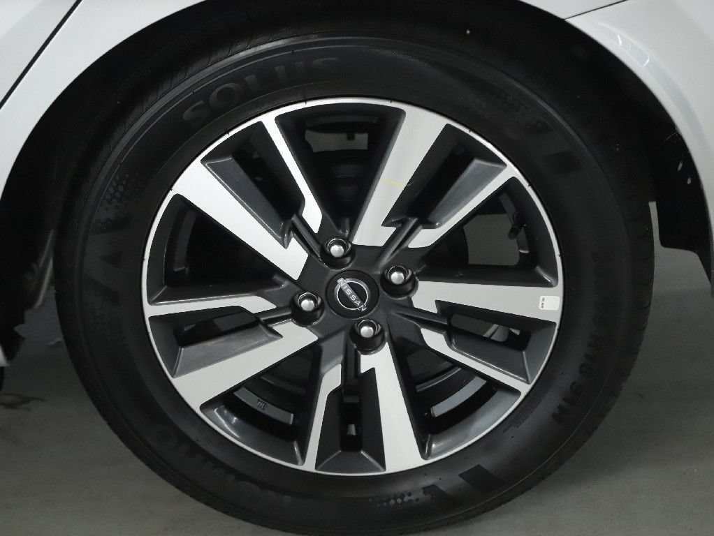 Used 2025 Nissan Versa SV FWD image 38